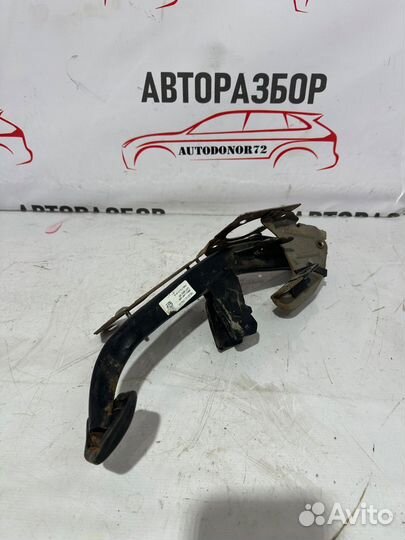 Педаль тормоза Ford Focus 2