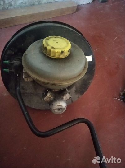 Вакуумный усилитель тормозов на Ауди 80 б4