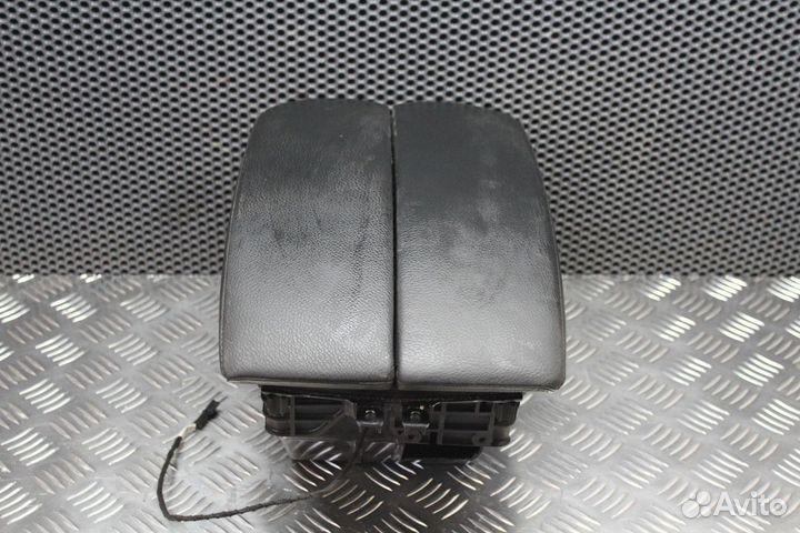 Подлокотник BMW X5 E70