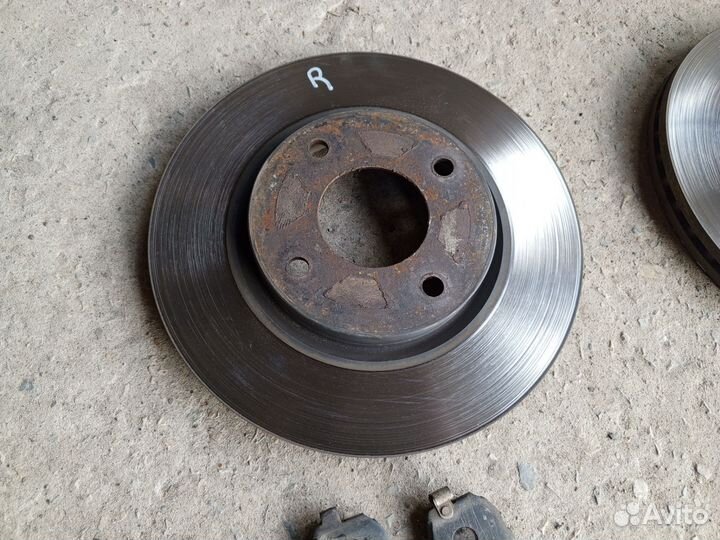 Диски тормозные с колодками Nissan Tiida C11