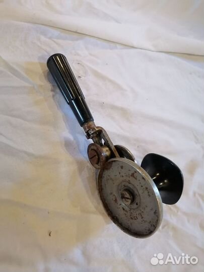 Закаточная машинка для жестяных банок