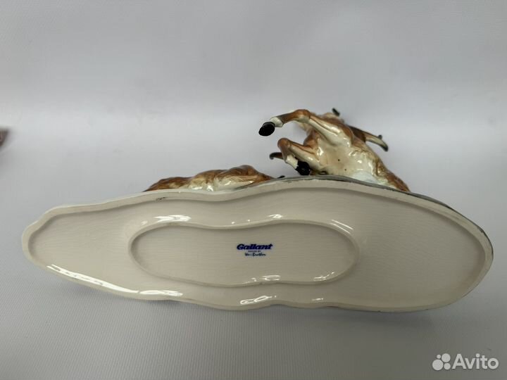 Фарфоровая статуэтка дерущиеся олени на снегу