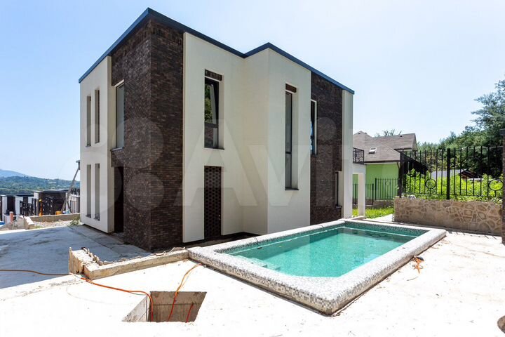 Дом 257 м² на участке 7 сот.