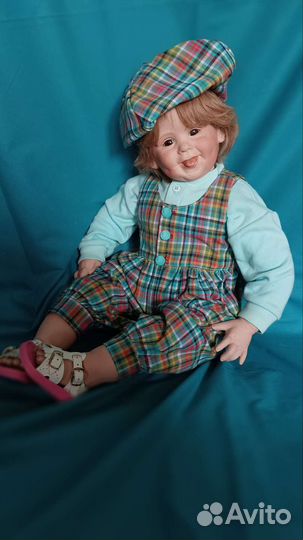 Большая фарфоровая коллекционная кукла