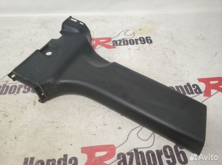 Накладка центральной стойки правая Honda Cr-V 2