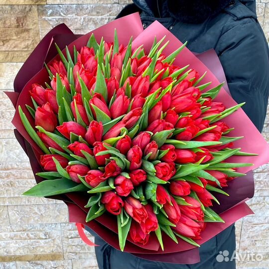 Букет красных тюльпанов 101 шт. к 8 марта в Москве