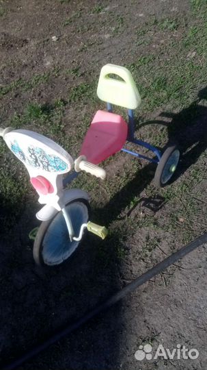 Трехколесный велосипед для малышей