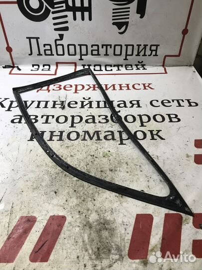 Уплотнитель заднего стекла Audi A1