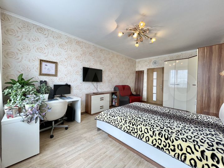3-к. квартира, 90 м², 3/8 эт.