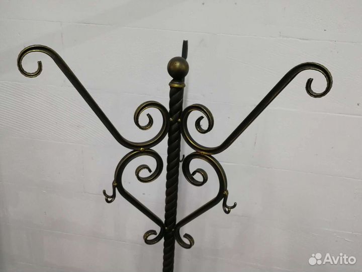 Кованая напольная вешалка