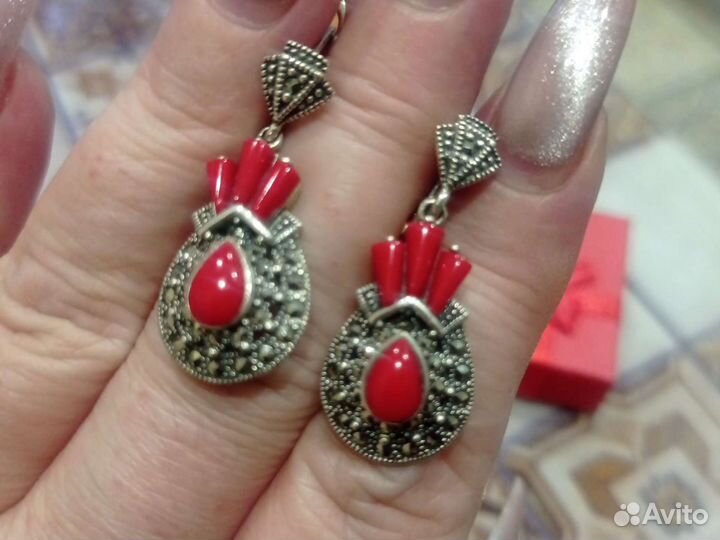 Серебряные серьги с пресованым кораллом