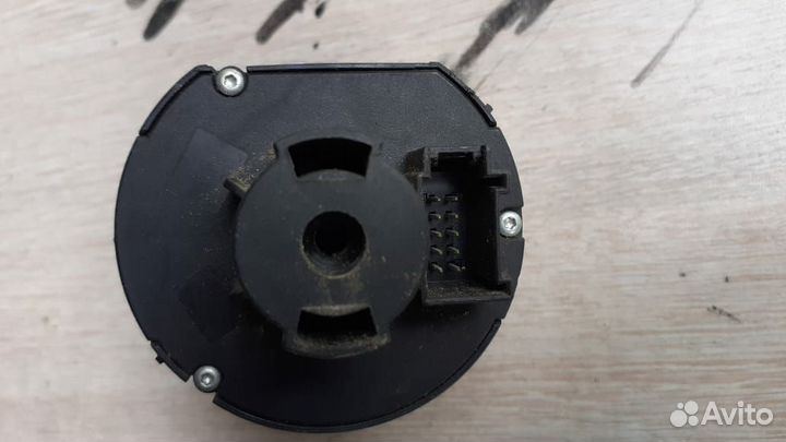 Переключатель света фар Volkswagen Jetta VI