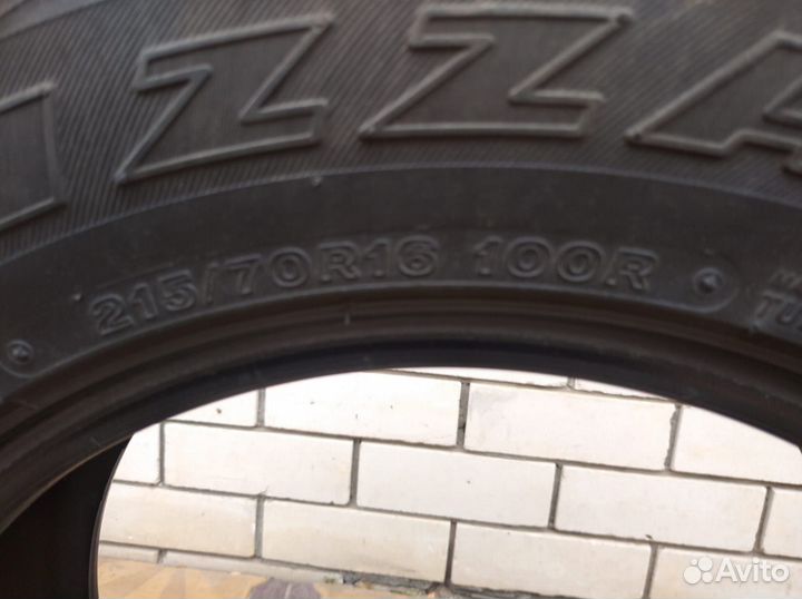 Bridgestone Blizzak DM-V1 215/70 R16