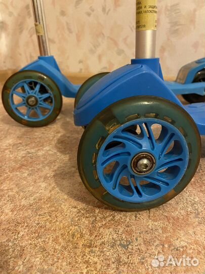 Самокат детский со светящимися колесами