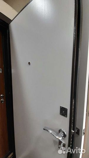 Дверь входная бюджет белая