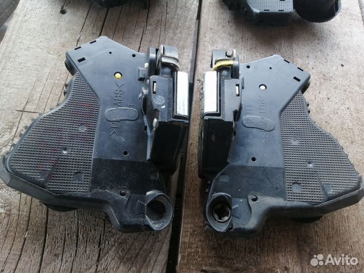 Замок двери Toyota Land Cruiser Prado 120