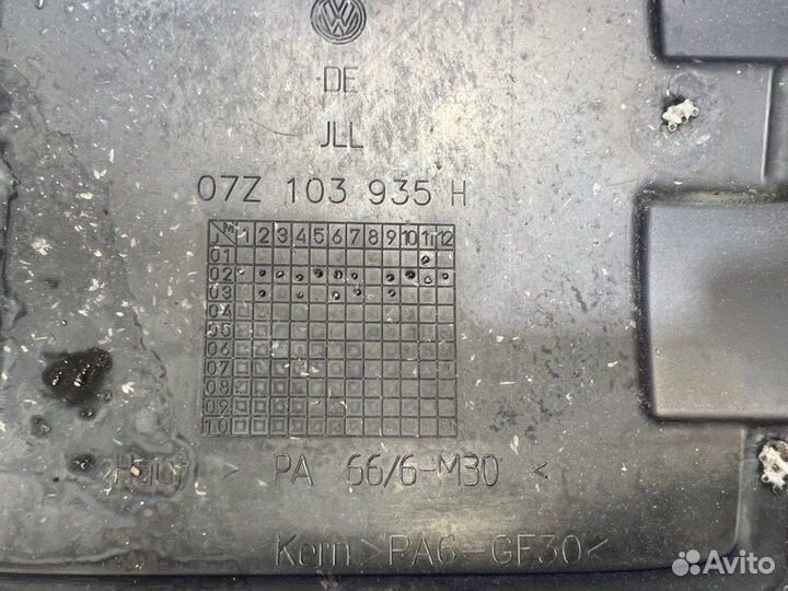 Крышка двигателя Volkswagen Touareg 7L 5.0 AYH