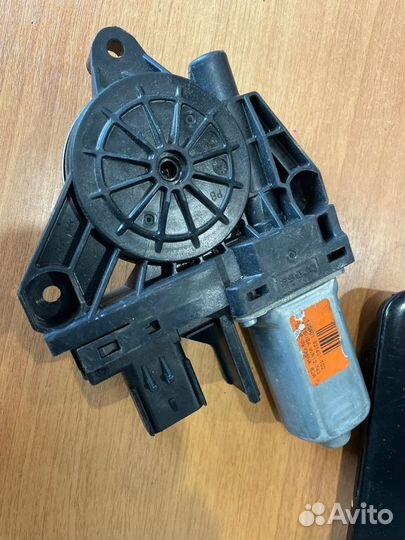 Мотор стеклоподъемника Jeep Cherokee WK2