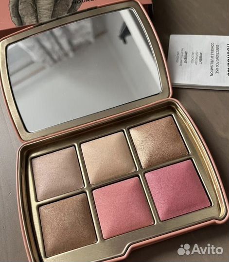 Hourglass палетка в наличии