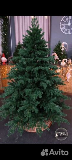 Искусственная Ель Таёжная с плетеной корзиной