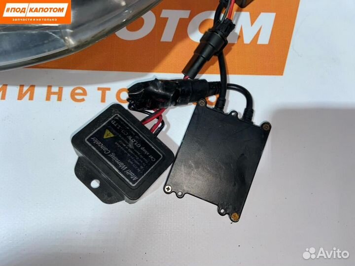 Фара Ксенон прав. Volkswagen Golf 5 2007