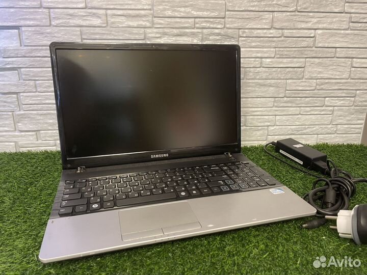 Ноутбук Samsung 300E