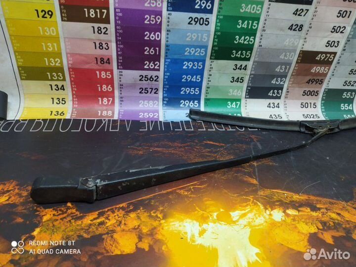 Поводок стеклоочистителя левый Renault Logan 1