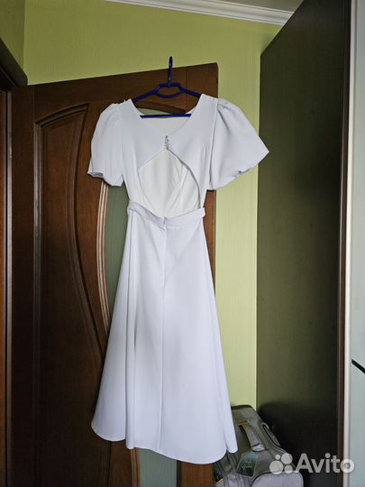 Платье белое миди