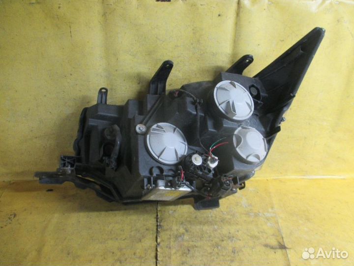 Фара правая Mitsubishi Delica d5 CV5W