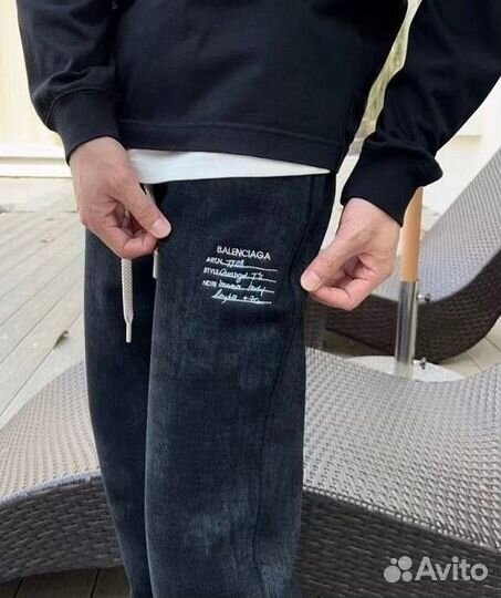 Спортивные штаны Balenciaga