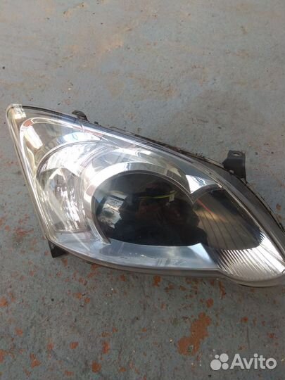 Фара передняя правая на Тойоту короллу120 хб