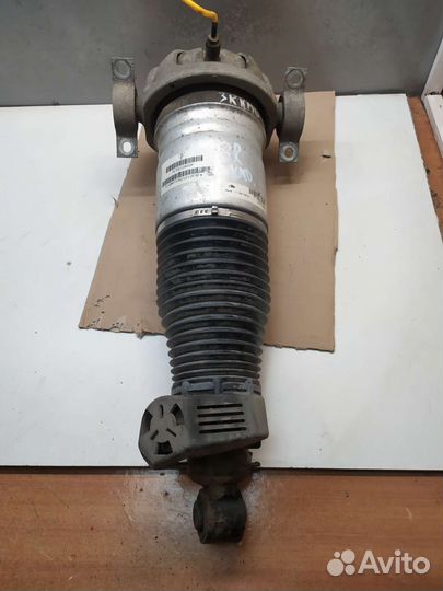 Пневмостойка задняя правая VW Touareg,Porsche,Audi