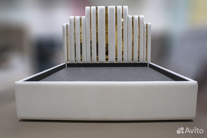 Двуспальная кровать 