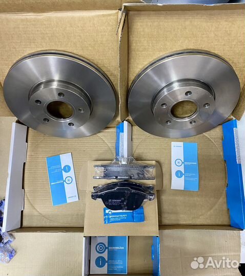 Тормозные диски с колодками перед. ford focus 2,3
