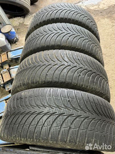 Goodyear UltraGrip Ice+ 215/55 R17