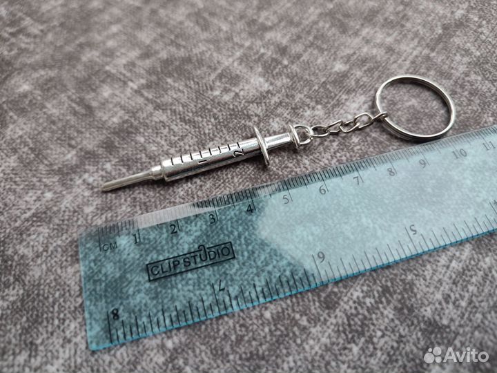 Брелок-шприц
