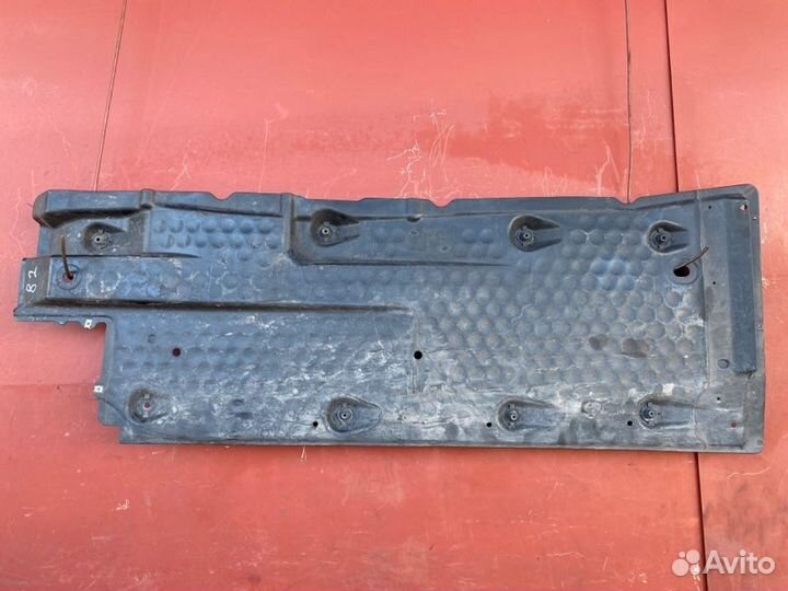 Защита днища кузова правая Vw Touran minivan BAG