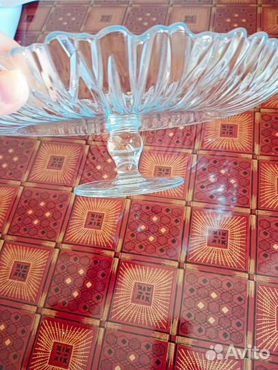 Тортница на ножке