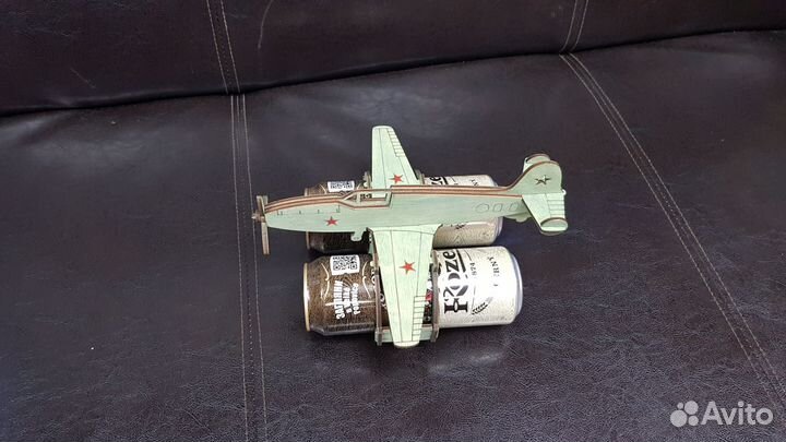 Самолет на 23 февраля под банки пива, газировку