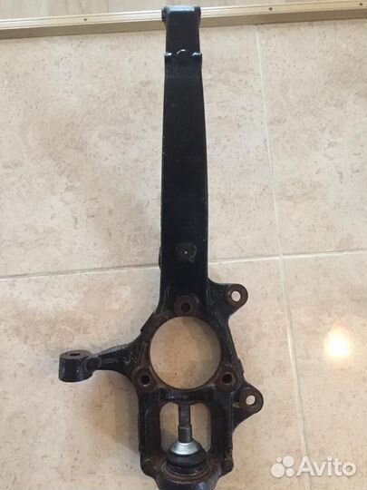 Кулак поворотный правый Jeep Grand Cherokee WK2