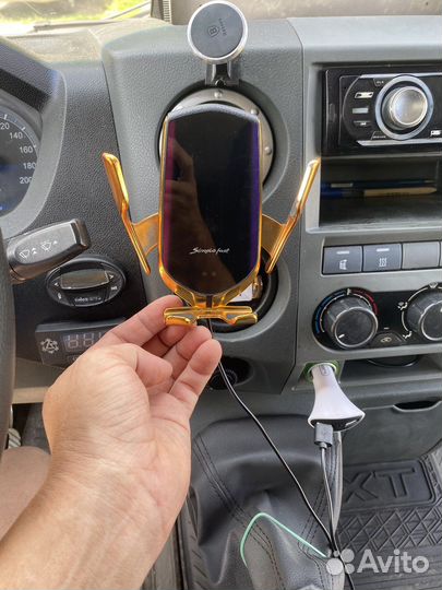 Держатель для телефона с беспроводной зарядкой