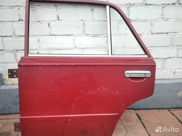 Заднюю левую дверь ваз 2101