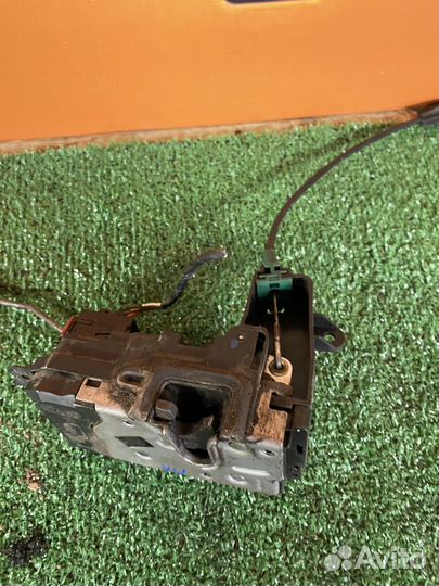 Замок двери Передний левый Opel Astra H