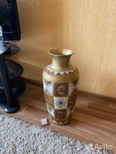 Продаю вазу напольную
