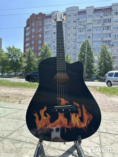 Акустическая гитара