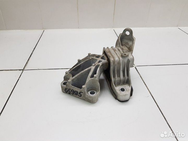 Опора двигателя левая (Chery Tiggo 8 Pro)