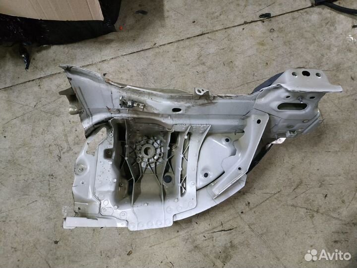 Вольво XC90 лонжерон левый 2015- 31672513