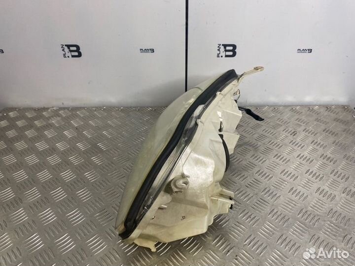 Фара галогеновая передняя правая Toyota Mark 2