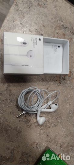 Наушники earpods практически новые не пользуюовал