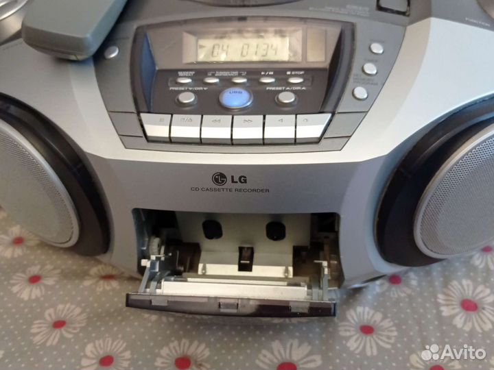 Магнитофон LG кассетный и для CD дисков
